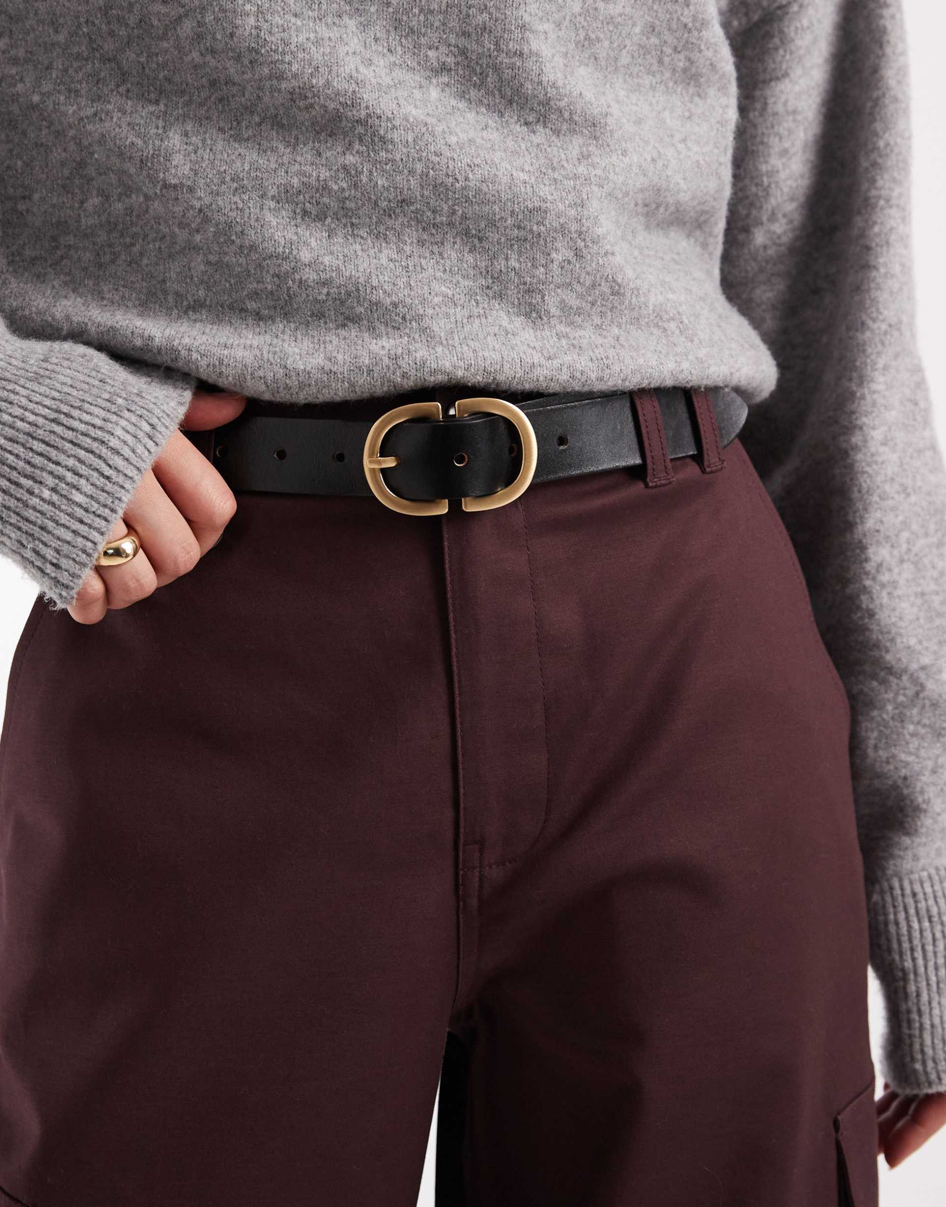 pieces leather belt with gold-tone double buckle in black