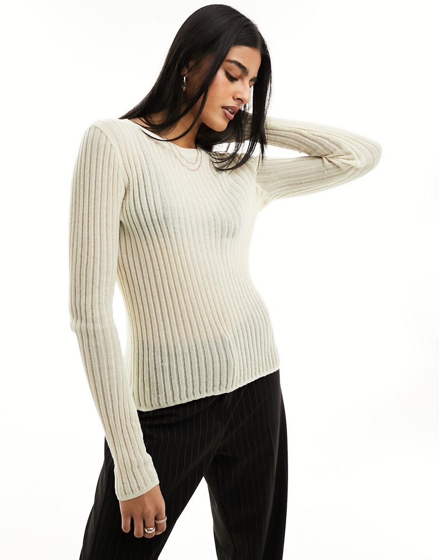 Pieces lightweight knitted top with lettuce edging in cream-White