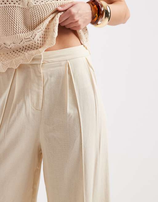 Pieces linen-touch wide leg pleat front trousers in cream, 2 of 5