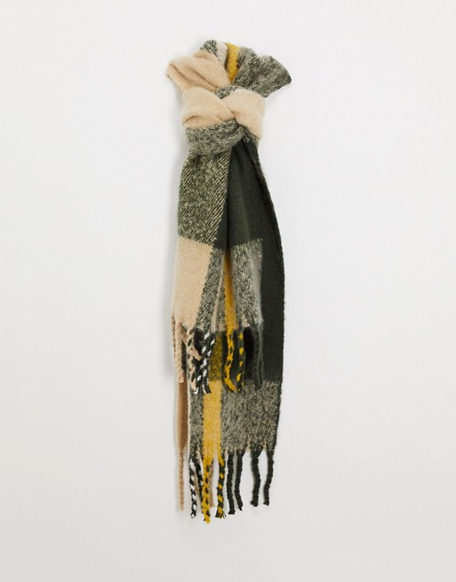 Pieces long scarf in forest night