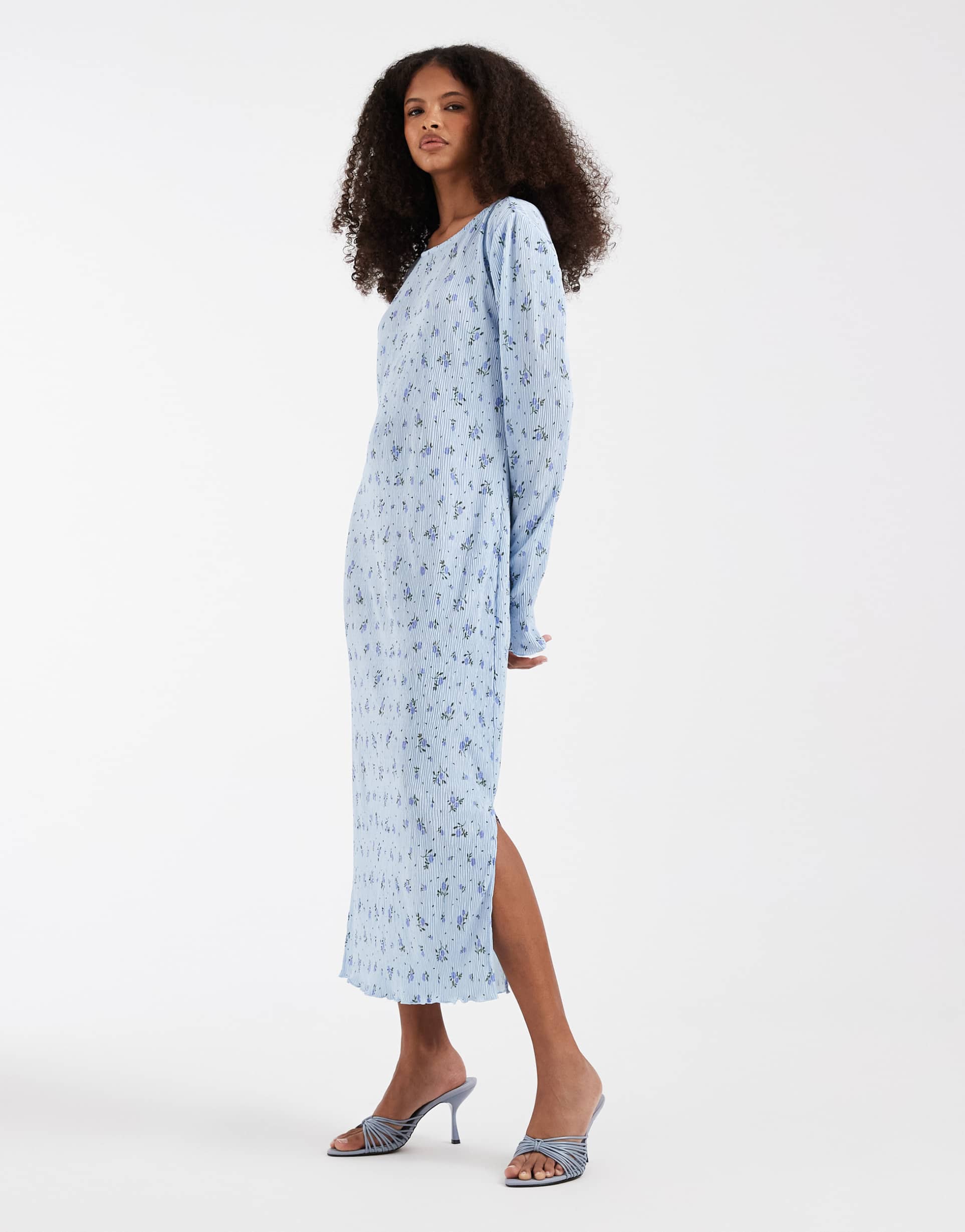 pieces long sleeve plisse midi dress in ditsy blue floral print