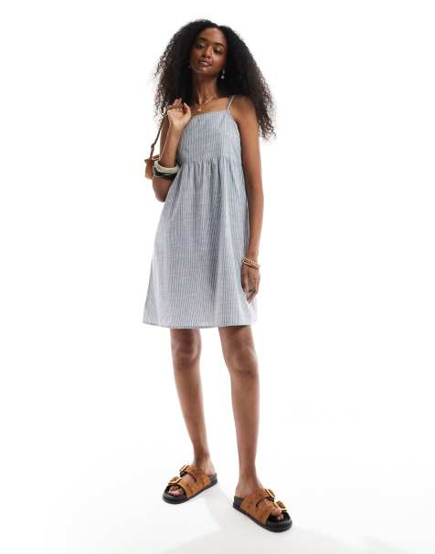 Pieces – Luftiges Mini-Trägerkleid in Blau gestreift mit Raffung - view 1