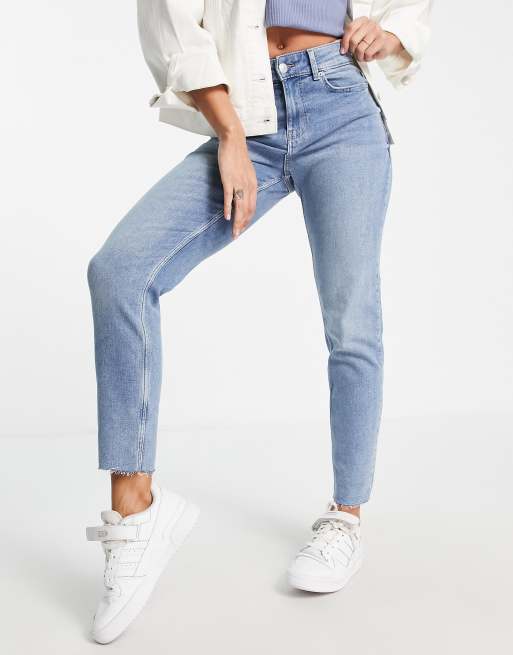 PIECES - Luna - Lyseblå jeans med lige ben og rå kanter