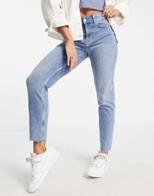 Pieces Luna raw hem straight leg jeans in light blue wash | ASOS