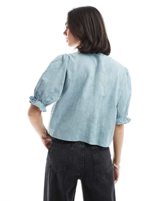 PIECES - Lyseblå top med bindebånd foran, pufærmer og jacquard-detalje, 2 af 4