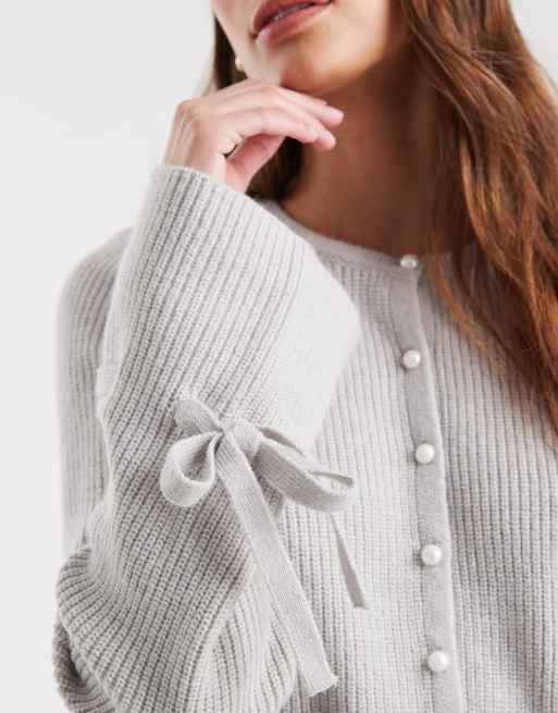 PIECES - Lysegrå meleret cardigan i strik med perleknapper og sløjfe-bindebånd i ærmekanterne, 3 af 4