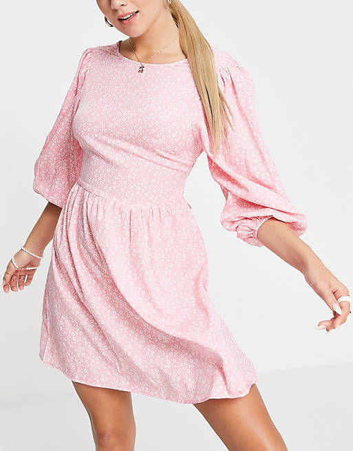 Pieces Magi puff sleeve open back tie detail dress in pink ditsy