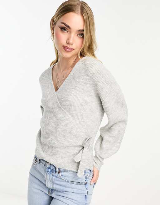 Pieces - Maglione a portafoglio grigio allacciato in vita