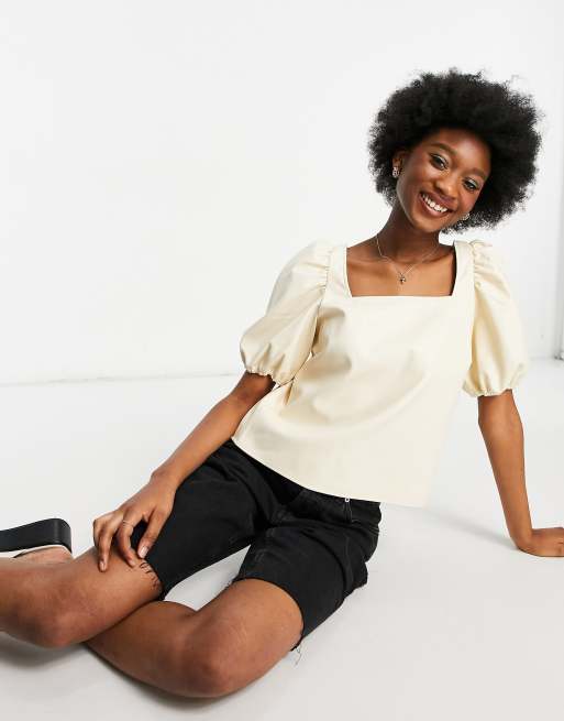 Pieces - Martha - Top in pelle sintetica con maniche a sbuffo e collo squadrato color cloud dancer in coordinato