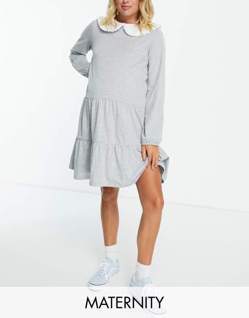 Pieces Maternity - Vestito grembiule a balze con colletto alla Peter Pan, colore grigio chiaro