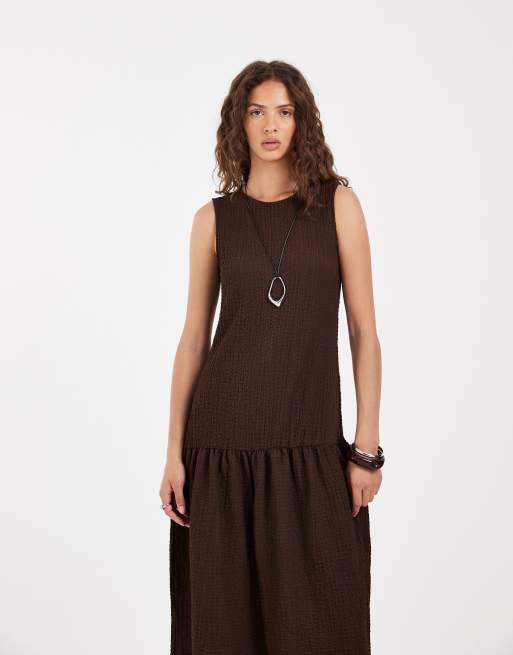 Pieces maxi jurk met verlaagde taille en textuur in koffiebruin, 3 van 4