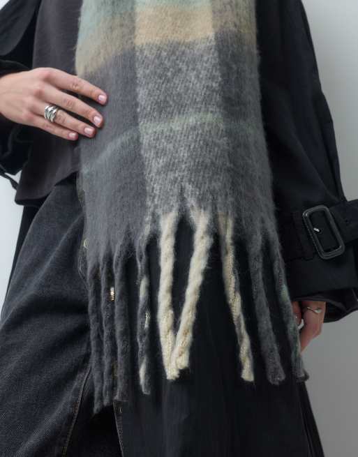 Pieces  medium super soft tassel scarf in grey check, 2 of 3