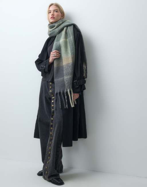 Pieces  medium super soft tassel scarf in grey check, 3 of 3