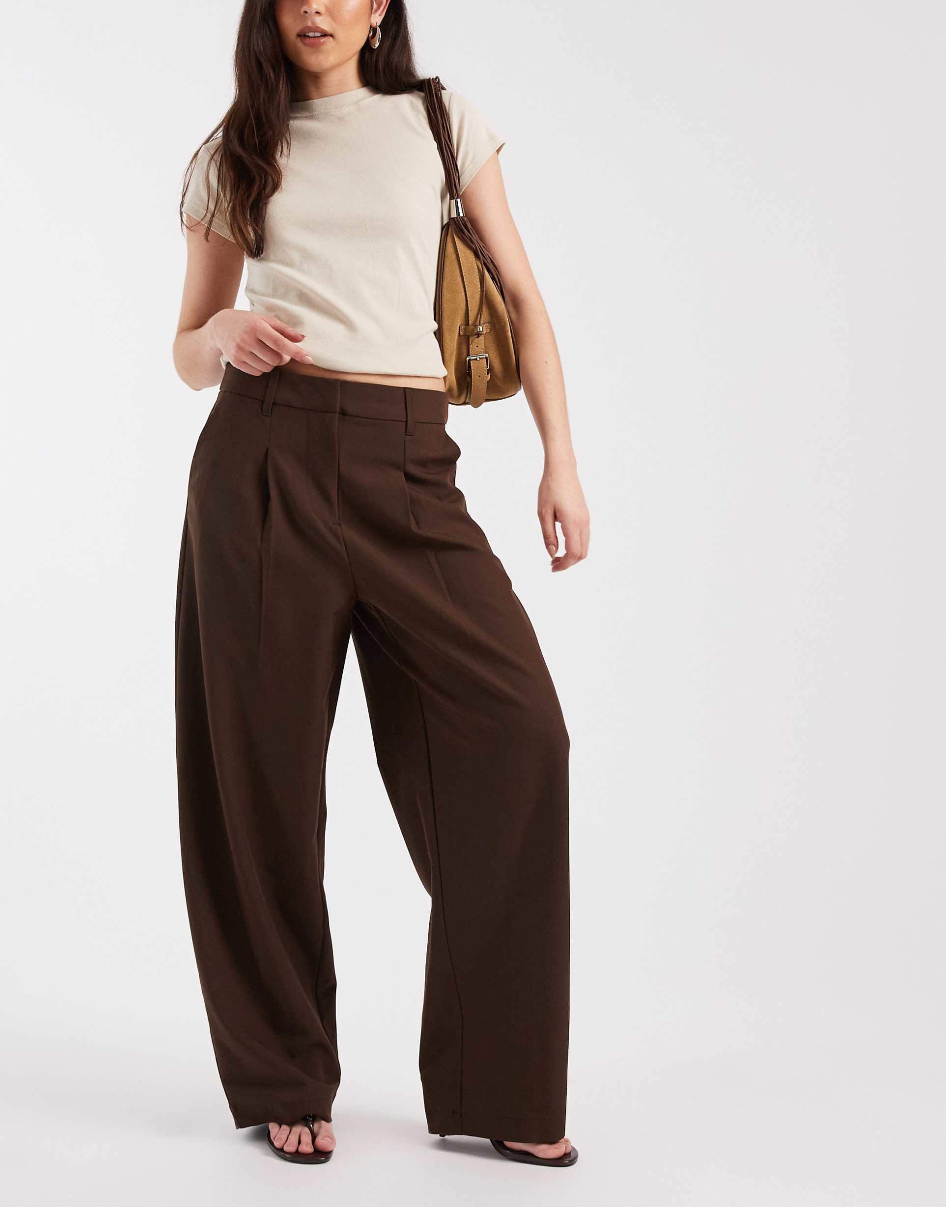 pieces mid waist barrel leg tailored pants in chocolate brown