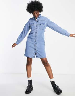 Pieces - Mini-Hemdkleid aus Denim mit Knopfleiste in Hellblau