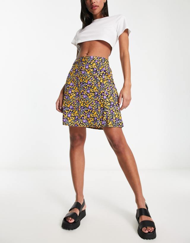 Pieces - mini side split skirt in purple ditsy floral