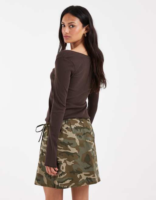 PIECES - Mininederdel i denim med slå-om-talje og camouflageprint, 5 af 5