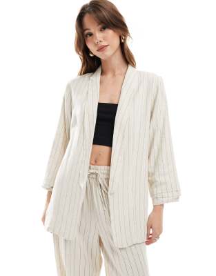 Pieces - Mix and Match - Blazer in Leinenoptik mit gerafften Ärmeln und Streifen in Birken-Cremeweiß und Schwarz