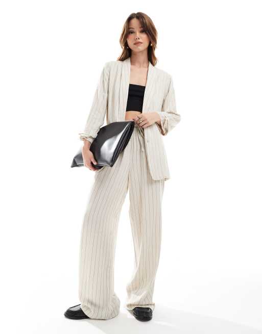 Pieces - Mix & Match - Blazer in misto lino color panna a righe nere con maniche arricciate, 3 di 4