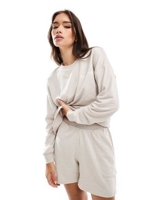 Pieces - Mix & Match - Felpa, t-shirt oversize e pantaloncini color crema
