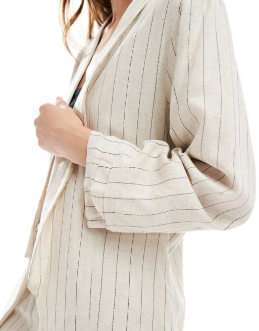 PIECES - Mix og match - Cremehvid blazer med rynker på ærmerne og sorte striber i hørlook, 2 af 4