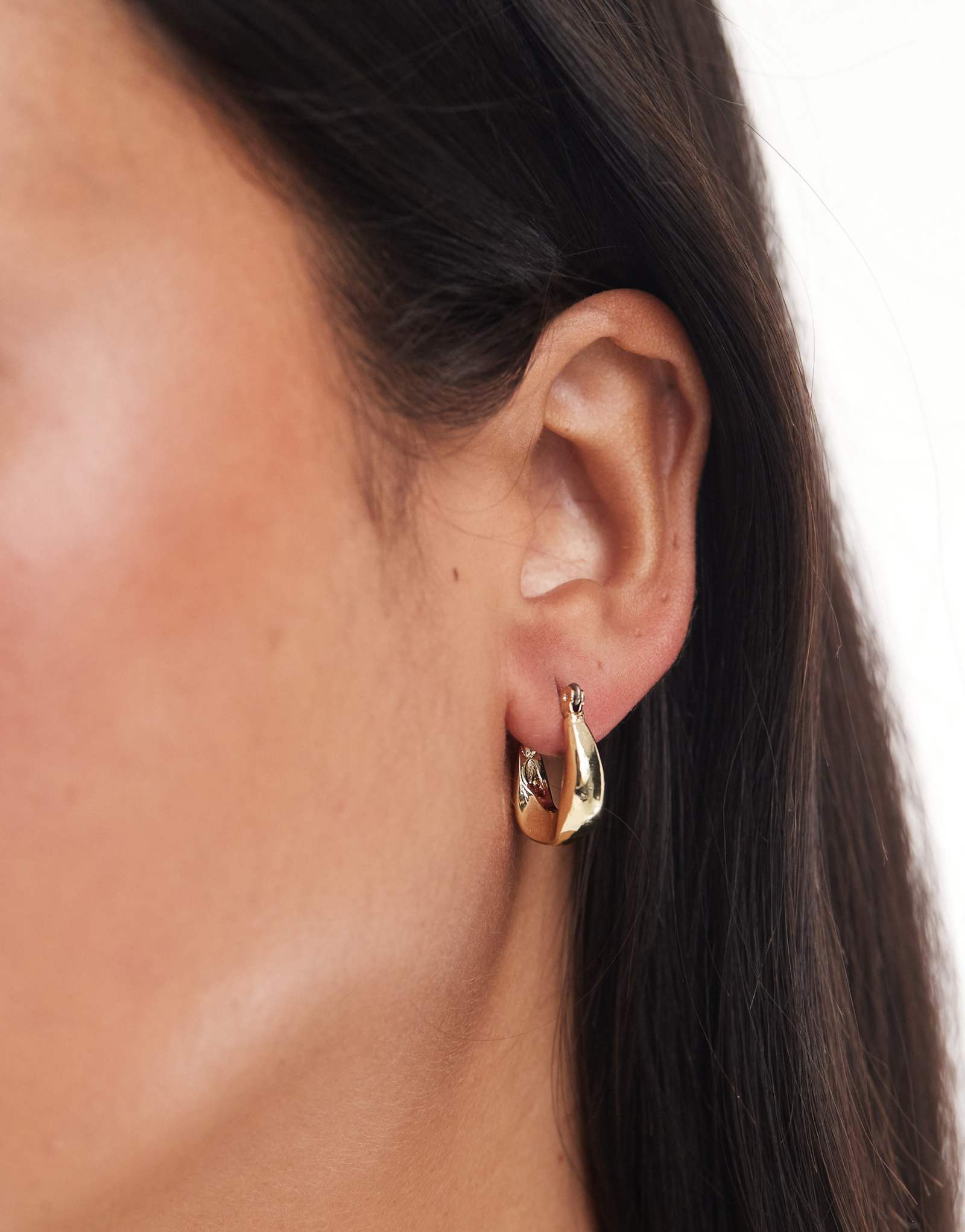 Золотые серьги-кольца с эффектом расплавленного металла