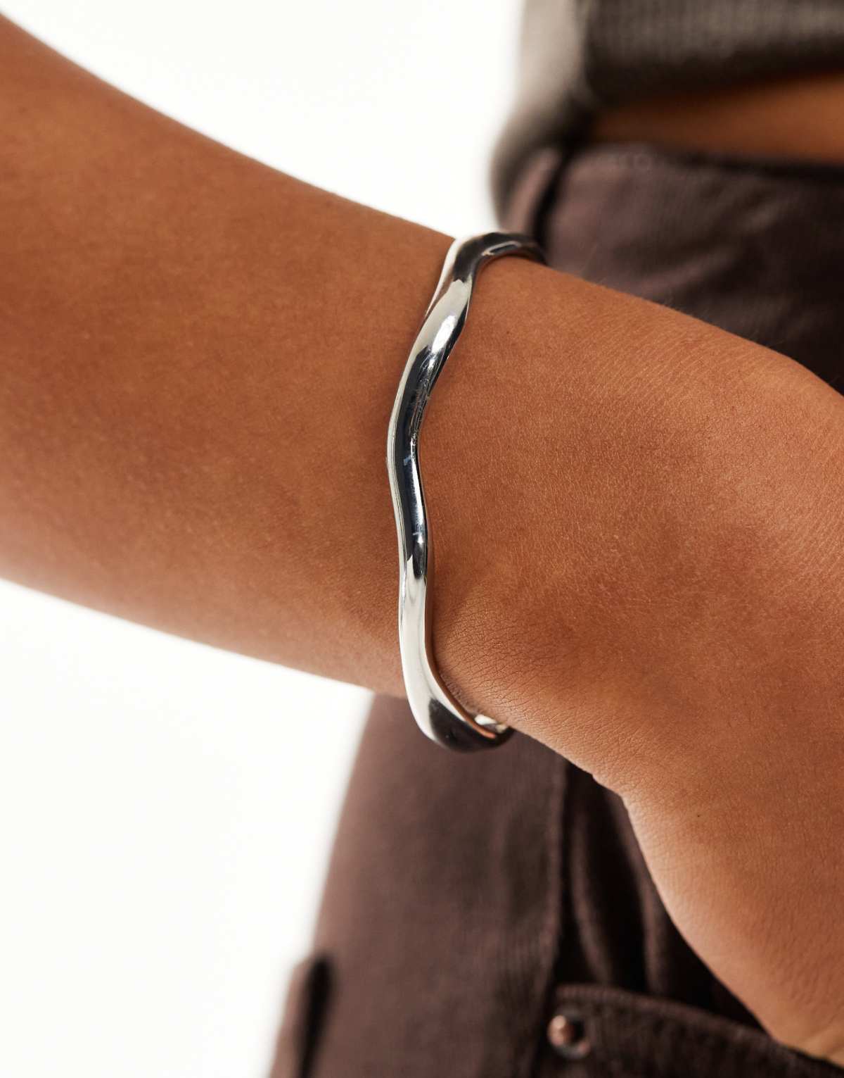 Pieces molten metal bangle in silver