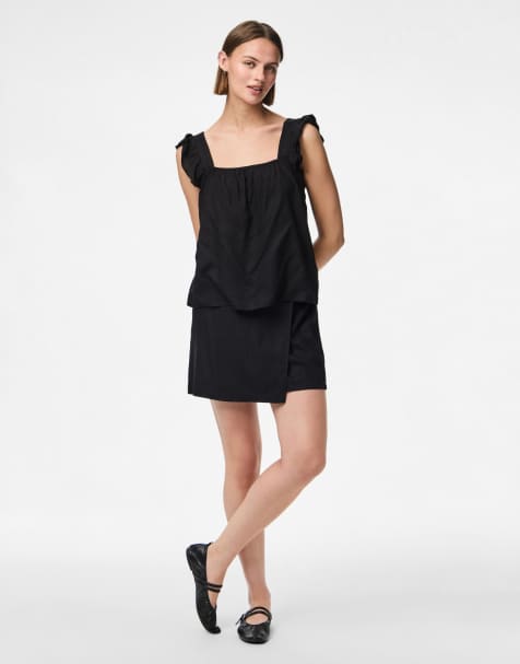 Pieces - Mouwloze top in zwart - view 1