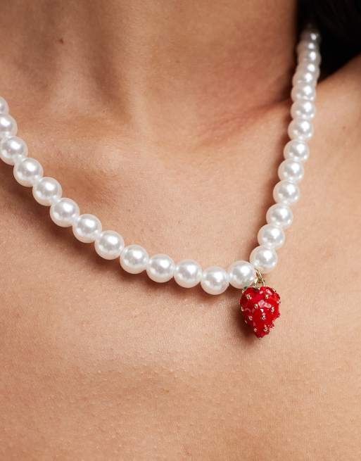 Pieces – Naszyjnik ze sztucznych pereł z zawieszką w kształcie wiśni