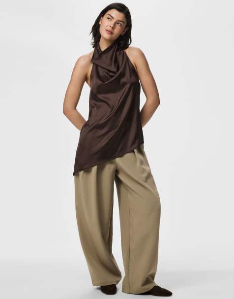 Pieces – Neckholder-Oberteil aus Satin in Schokobraun mit asymmetrischem Saum - view 1