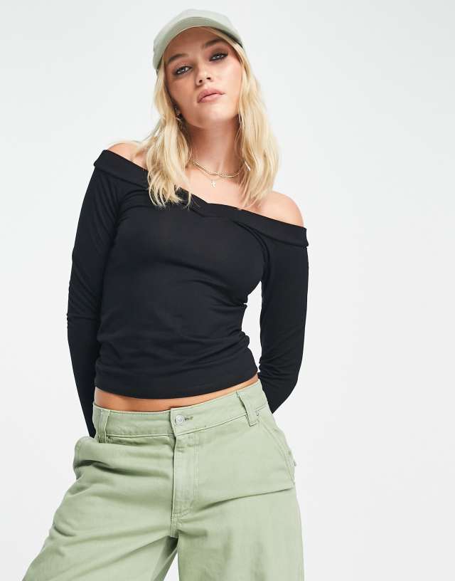 Pieces - off shoulder top in black