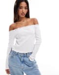 [Pieces] Pieces off the shoulder long sleeved top with lettuce edge detailing in white S WHITE