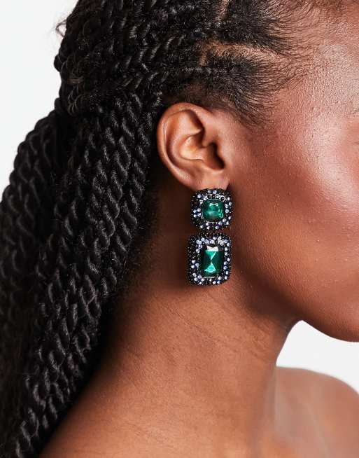 Pieces – Ohrringe mit eckigem Anhänger mit grünem Schmuckstein und Strass