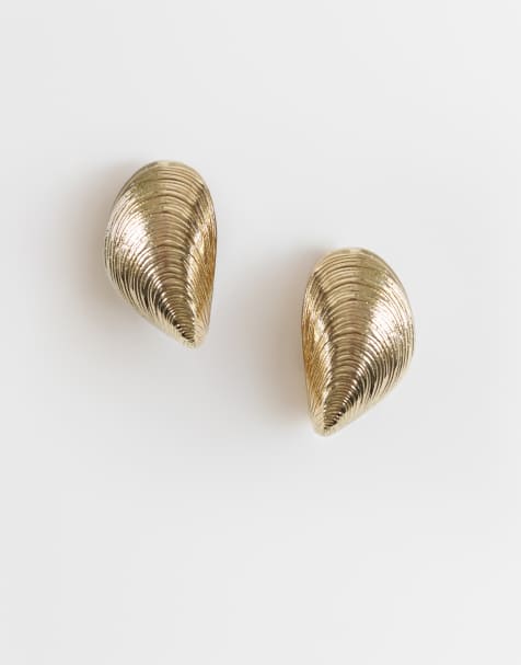 Pieces - Oorbellen met mosselschelpen in goudkleur - view 1