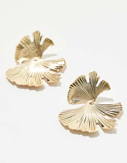 Pieces - Opvallende oorbellen met waaierdetail in goud, 2 van 3