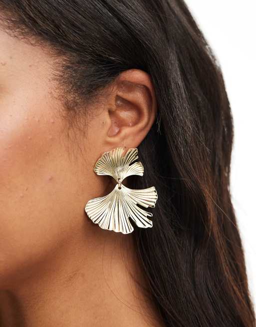 Pieces - Opvallende oorbellen met waaierdetail in goud, 3 van 3