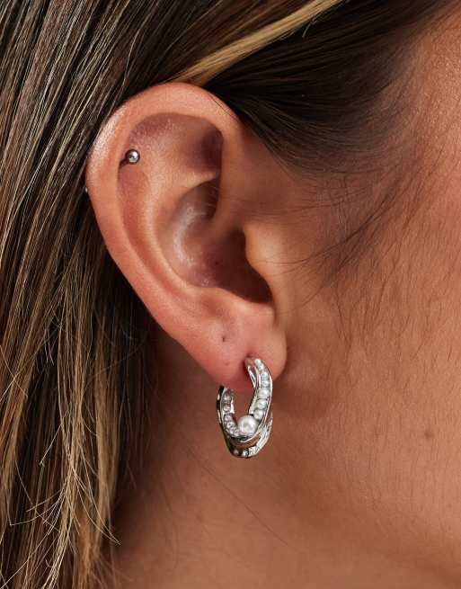 Pieces - Orecchini a cerchio color argento con perle sintetiche