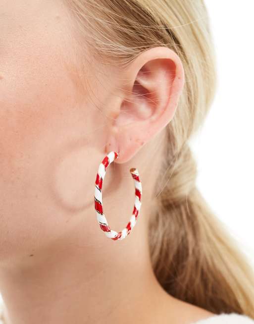 Pieces - Orecchini a cerchio con design a bastoncino di zucchero rosso e bianco