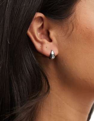 Pieces - Orecchini pendenti mini a goccia con pietre finte color argento