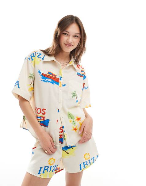Pieces - Overhemd met rechte pasvorm en zomerse vakantieprint, deel van co-ord set - view 1