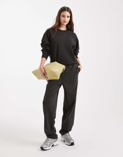 Pieces - Oversized set met sweatshirt en joggingbroek in zwart met wassing - view 1