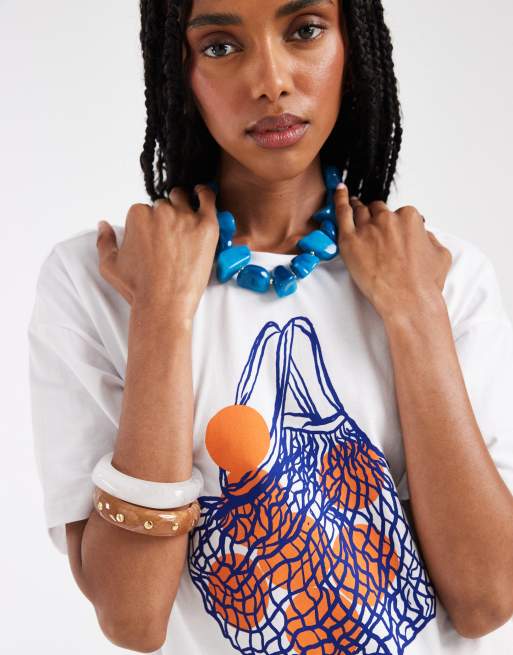 Pieces - Oversized T-shirt met grafische boodschappentasprint in wit, 2 van 4