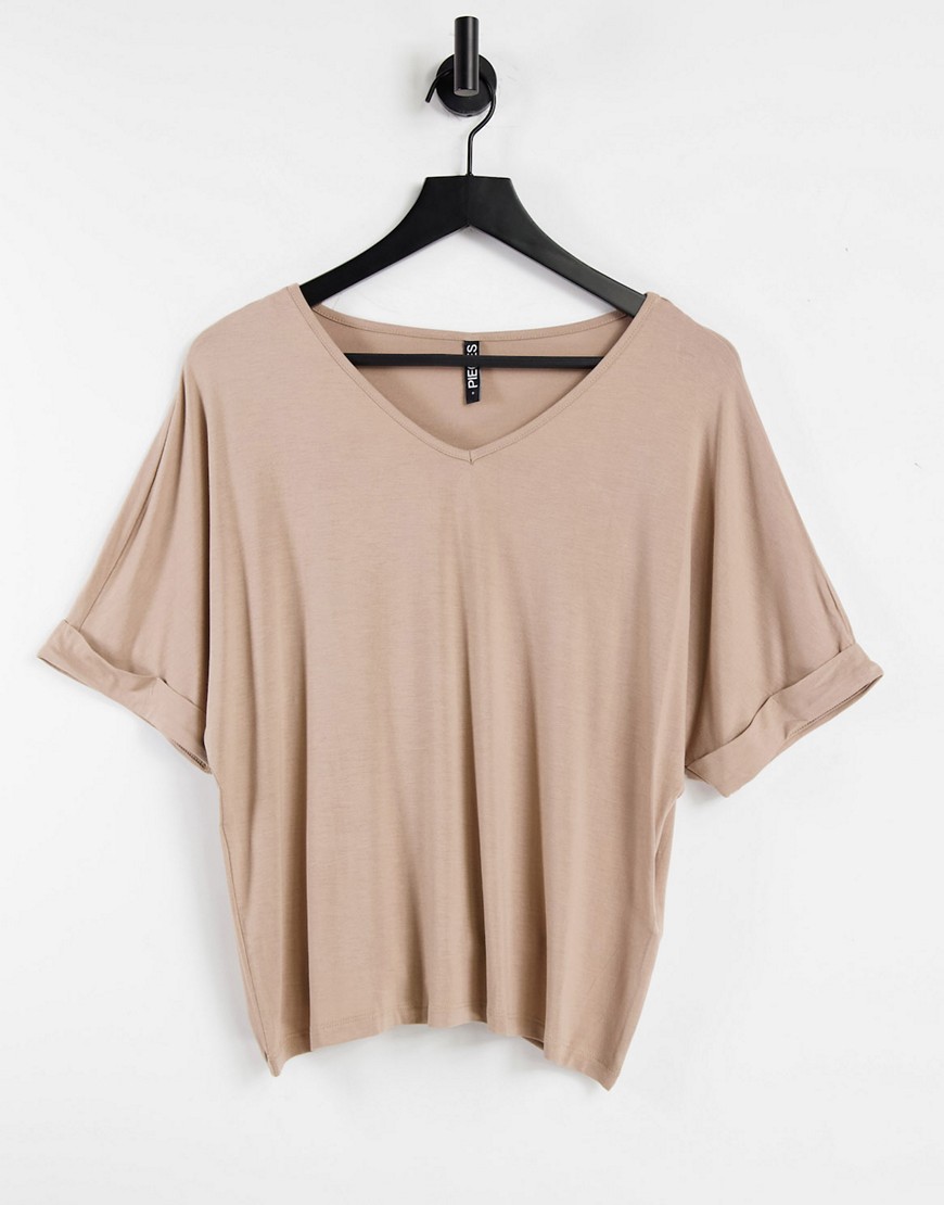 Pieces - Oversized T-shirt met V-hals in beige-Neutraal