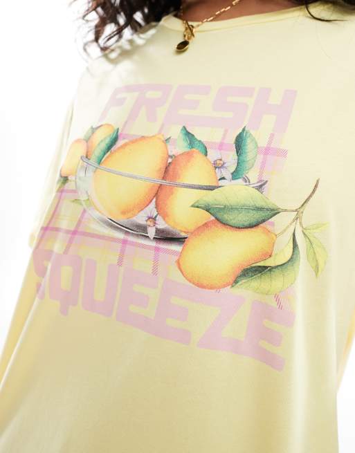 Pieces oversized t-shirt with fresh squeeze graphic in yellow