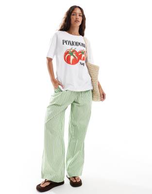 Pieces Oversized T-shirt With Pomodoro Graphic In White