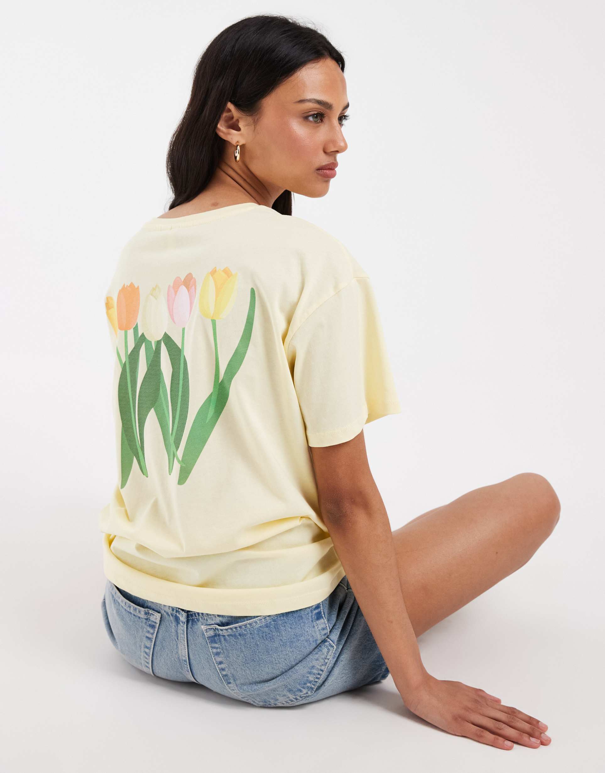 pieces oversized tulip graphic t-shirt in pastel yellow