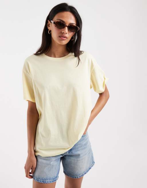 Pieces oversized tulip graphic t-shirt in pastel yellow, 2 of 4