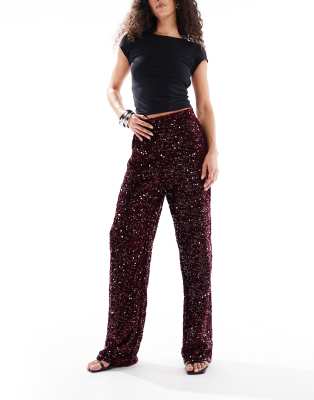 Pieces - Pailletten-Hose aus Velours in Burgunderrot mit weitem Bein