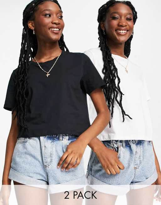 PIECES - Pakke med 2 cropped t-shirts i sort og hvid