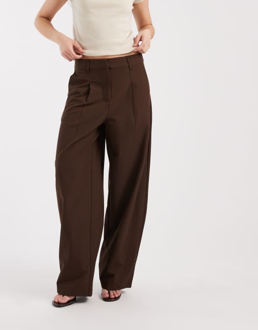 Pieces - Pantalon ample habillé coupe barrel à taille mi-haute - Marron chocolat, 2 de 5